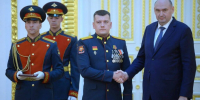 Евгений Солнцев наградил оренбуржцев за храбрость и помощь бойцам СВО - YasVesti.Ru